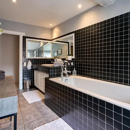 Casa Royal: Direct Cité View With Nearby Free Parking Carcassonne