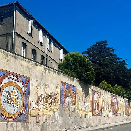 Casa Royal: Direct Cité View With Nearby Free Parking